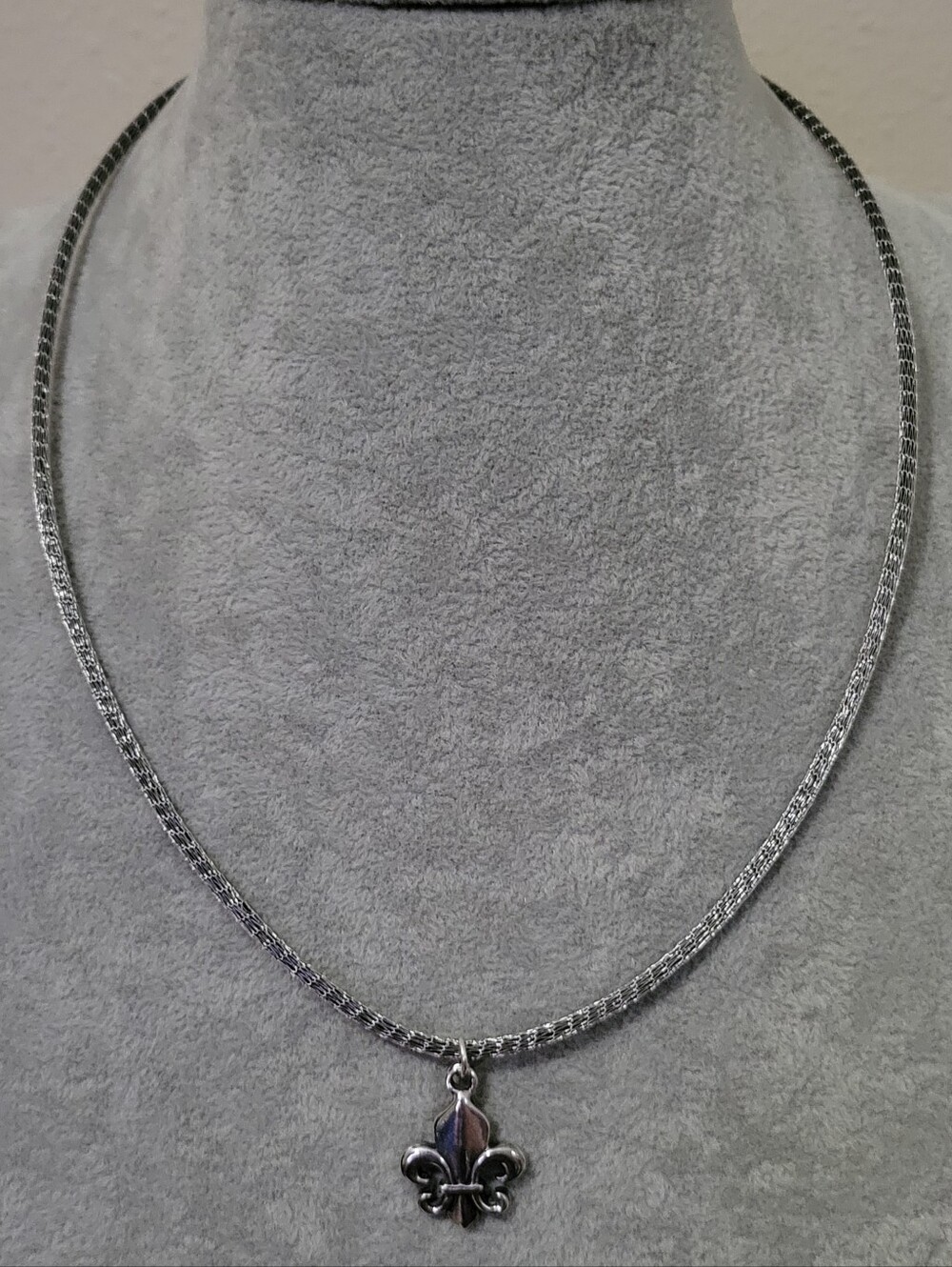 Sterling Silver Fleur De Lis Pendant & Liquid Mesh Net Chain Necklace 925 Signed